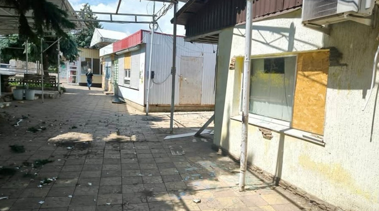 FPV-дрони атакували Великобурлуцьку громаду: пошкоджено кафе та автомобіль енергетиків