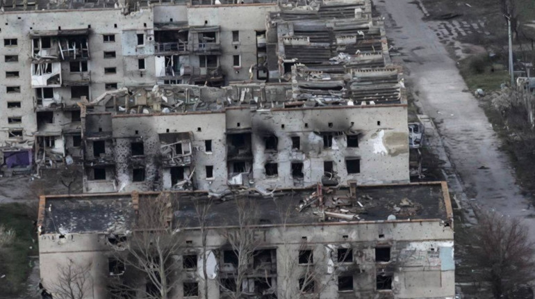 В окупованих Олешках люди ділять пів літра молока на шістьох, а російські військові відбирають їжу