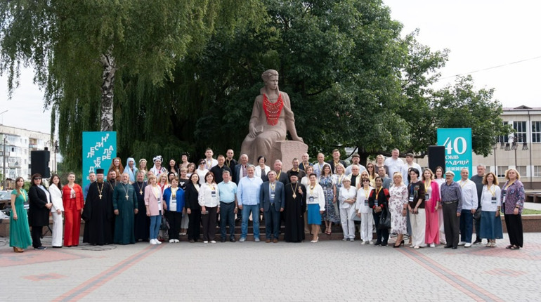 Чотири десятиліття «Лесиних джерел»: у Звягелі стартувало ювілейне свято