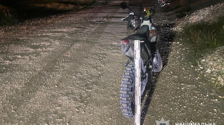 На Кременеччині 15-річний хлопець не впорався з керуванням мотоцикла