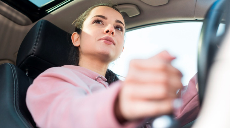 Проєкт She Drives запрошує жінок на безоплатне навчання з працевлаштуванням у сфері транспорту