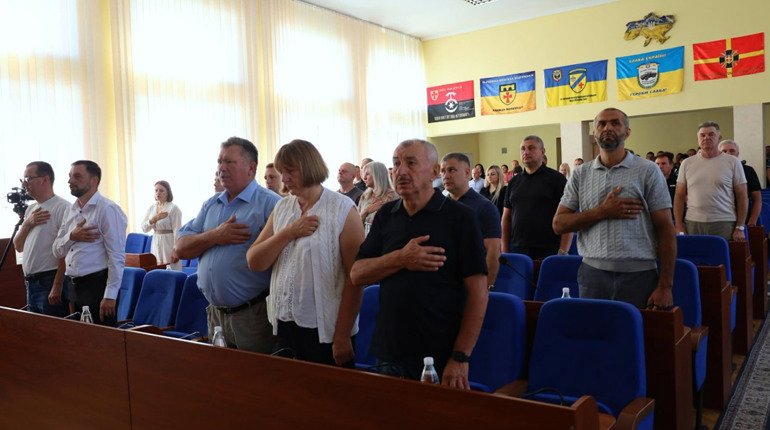 Звягель: 2,5 млн грн на армію і безкоштовні обіди в школах