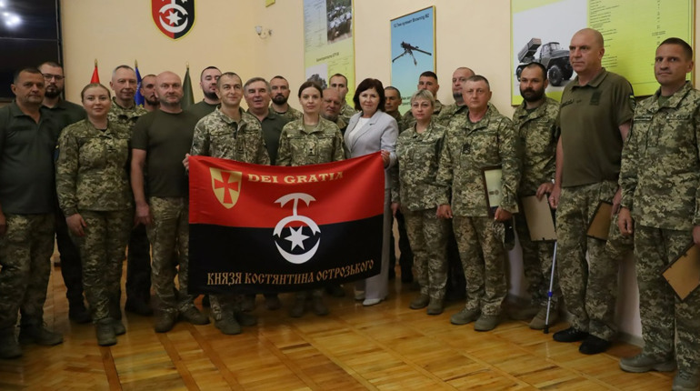 День 30-ї бригади: нагороди воїнам і квіти до Меморіалу Слави