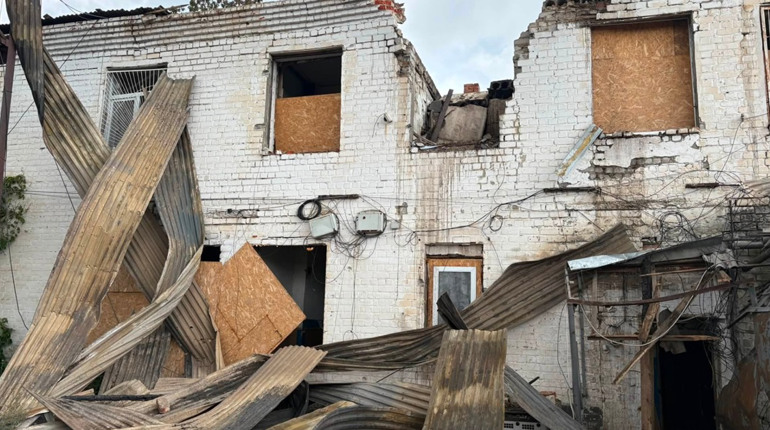 На Куп’янщині за добу пошкоджено адмінбудівлю та житлові будинки: ворог атакував три громади