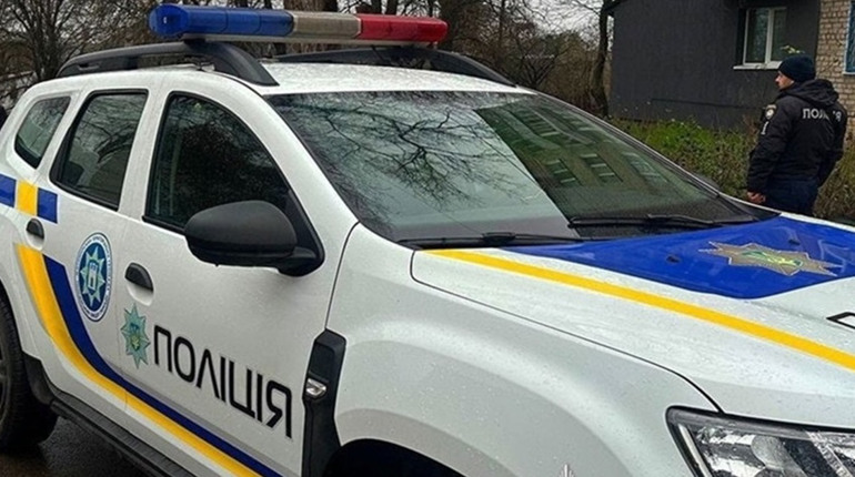 На Переяславщині у будинку син виявив мертвого батька, біля дороги горіли дерева: хроніка поліції