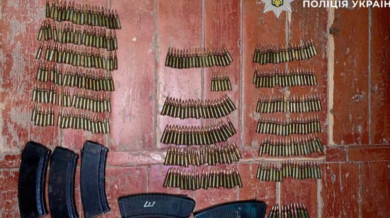 357 набоїв і чотири гранати: у Фастові чоловіка підозрюють у незаконному зберіганні боєприпасів