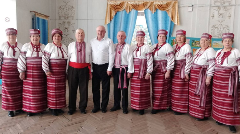 Слухайте, співають ветерани!