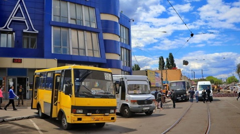 «Ви там гроші отримуєте»: що відомо про конфлікт водія з військовим в автобусі Одеса — Біляївка