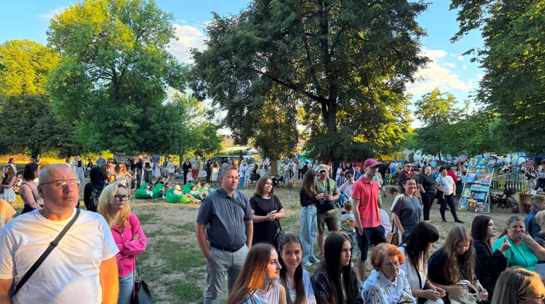 Благодійність, власні вироби та рок-енергія: як у Сарнах відзначили День молоді