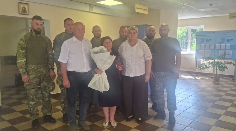Орден, який він не встиг одягнути: родині полеглого воїна з Дубровиччини передали державну нагороду