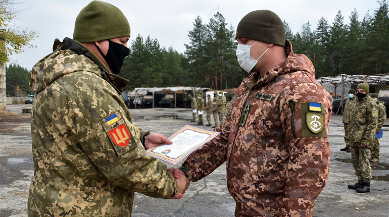 Воїнів-артилеристів 30 бригади привітали з професійним святом: як це було
