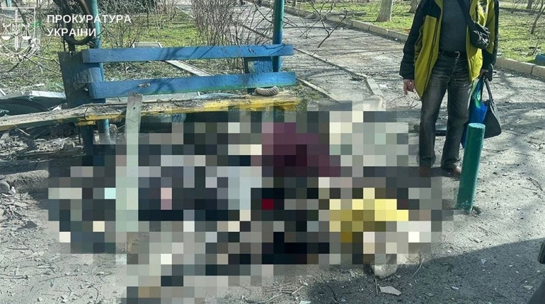 Окупанти вдень обстріляли з артилерії Херсон: загинули четверо людей