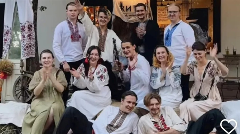 Бізнес-леді, що цінує та підтримує українську ідентичність