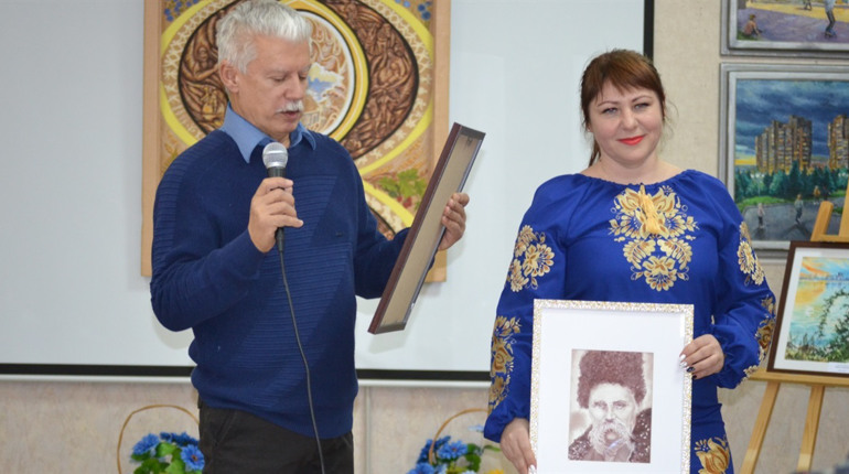 Об'єднали Україну мистецтвом. У міському музеї представили картини южноукраїнських художників