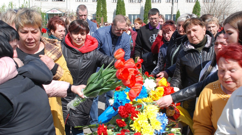 Навіки на захисті кордону: Шосткинська громада провела в останню путь Героя, Сергія Кутенка