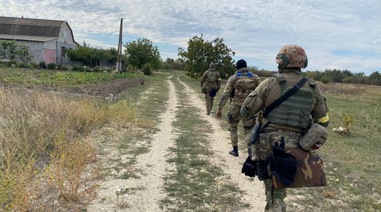 Відбирають автівки, вдираються у квартири: Окупанти продовжують тероризувати жителів Херсонщини