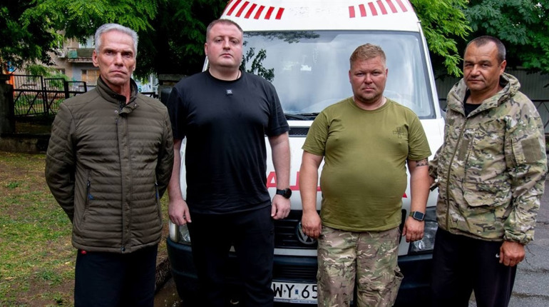 Херсонська МВА передала авто швидкої допомоги воїнам на південному напрямку