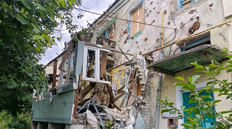 «Це район багатоповерхівок, які щодня, будинок за будинком, тихо й безпорадно вигоряють дотла»