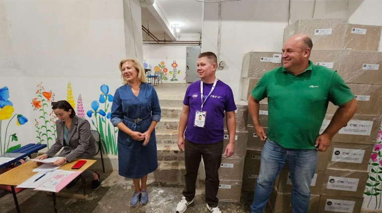 Шосткинські діти з інвалідністю отримали планшети та навчальні матеріали для дистанційного навчання