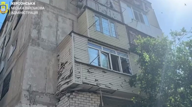На Херсонщині окупанти атакували житлові квартали та соціальну інфраструктуру