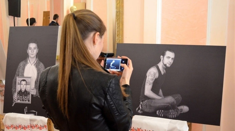 Конотопцям презентують соціальний фотопроект «Батько» й навчать робити портретні фото. Де і коли