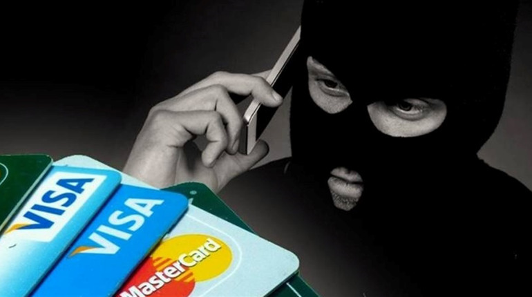 Шахраї продовжують атакувати жителів Херсонщини — як телефоном, так і у соцмережах