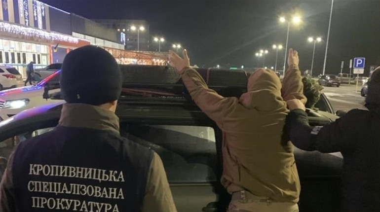Військовослужбовця, який постачав зброю до Кіровоградської області взято під варту: що відомо