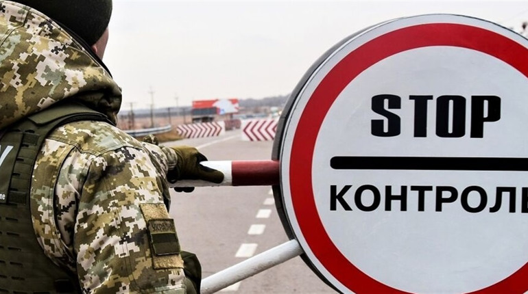 Чи можуть виїжджати за кордон обмежено придатні до військової служби чоловіки: роз'яснення