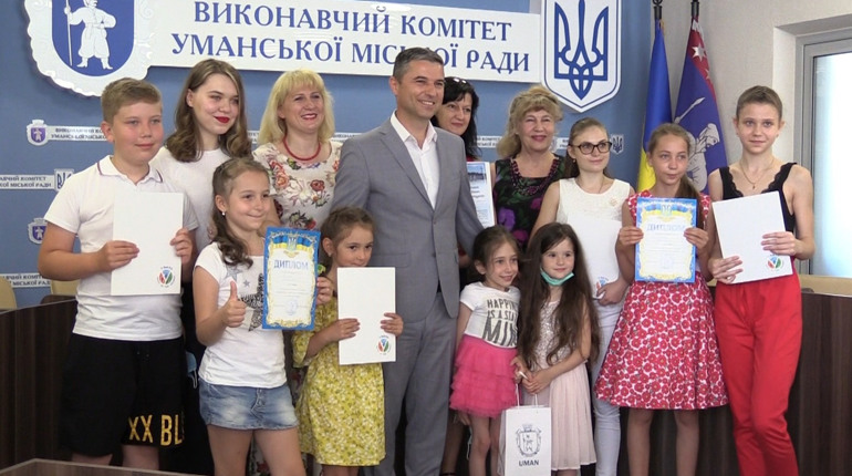 Переможці фотоконкурсу «Зачекінься в Умані» отримали свої призи