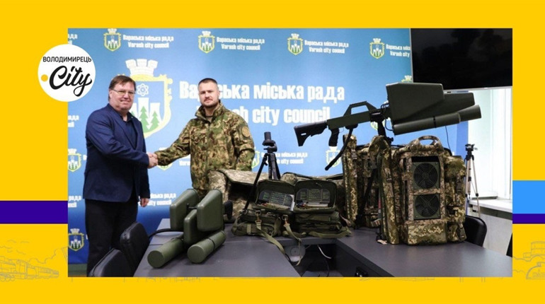 Вараська громада волонтерить: передали бійцям Національної гвардії гумвантаж