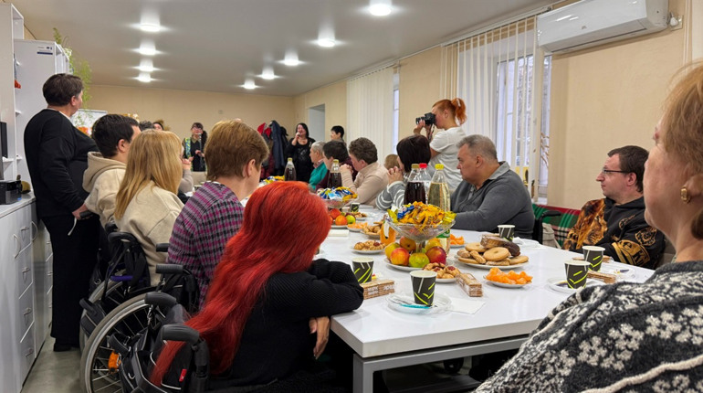 «Згуртуймося у важкий час»: у Первомайську провели зустріч до Дня людей з інвалідністю