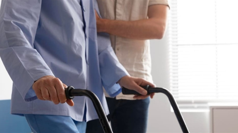 Поетапна реабілітація після інсульту — індивідуальний комплекс за участю команди спеціалістів