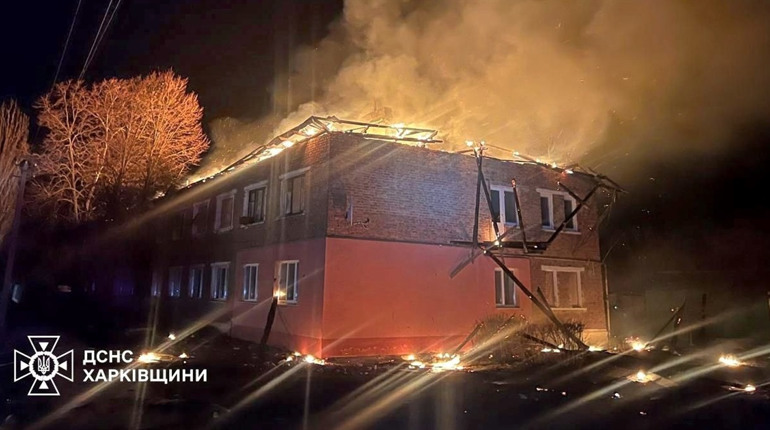 У Шевченковому БпЛА влучив у багатоквартирний будинок: сталася пожежа