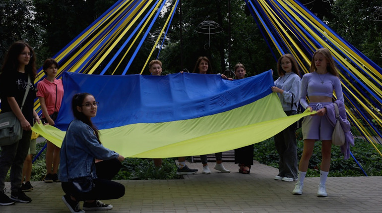 Місто, кольору прапора. Фоторепортаж у пошуках синьо-жовтих деталей Глухова