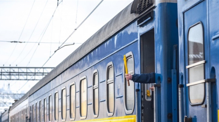 В Краснограді через ремонт на станції скасували і перенесли ряд потягів: розклад