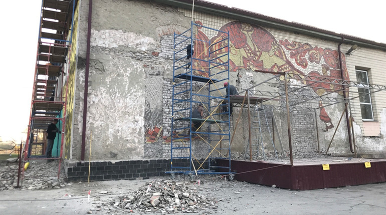 У Петропавлівці ремонтують фасад Будинку культури