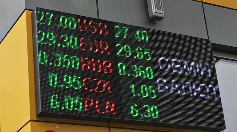 Гривня знову почала падати: курс валют на Сарненщині перед Великоднем