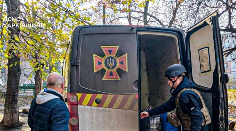 Працівники ДСНС продовжують евакуацію жителів із прифронтових населених пунктів Куп’янщини