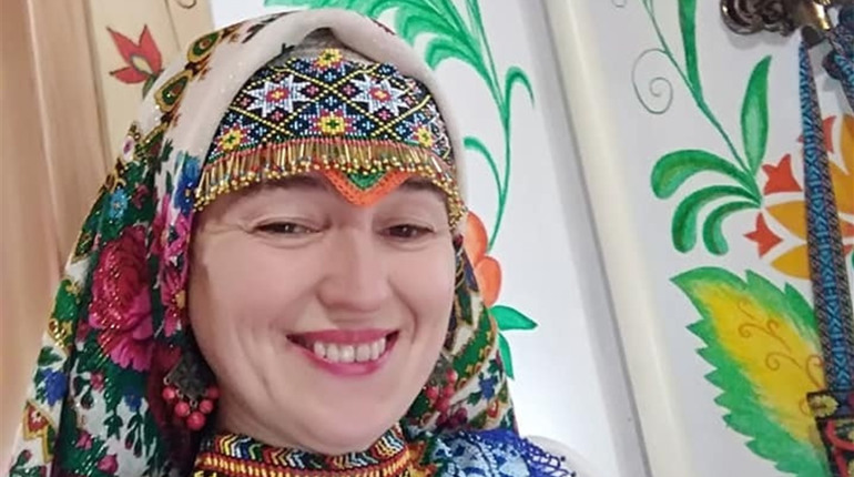 Як чортківська мисткиня Людмила Гургач перетворює отчу хату в селі на казковий теремок