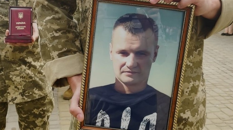 Чернігівщина попрощалася зі "стальним" Захисником Олександром Пелихом