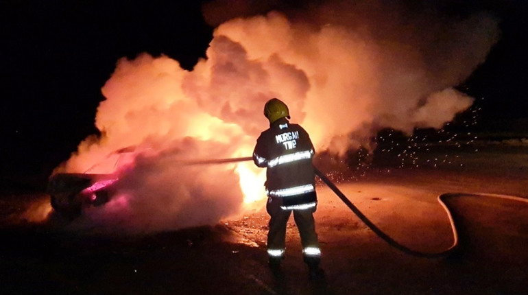 На Херсонщині внаслідок ДТП вщент вигорів автомобіль