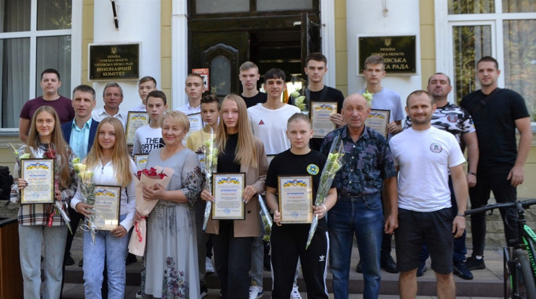 Спортсменів Глухівщини нагородили до Дня фізичної культури і спорту