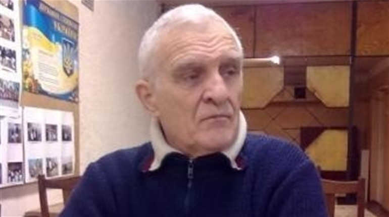 Ніжинець, автор знаного у всьому світі збірника з шахів, у свої 80 - професійно навчає та пише книги