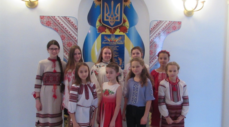 У Володимирці на конкурсі-огляді «Кобзарева струна не вмирає» змагались юні читці з усього району