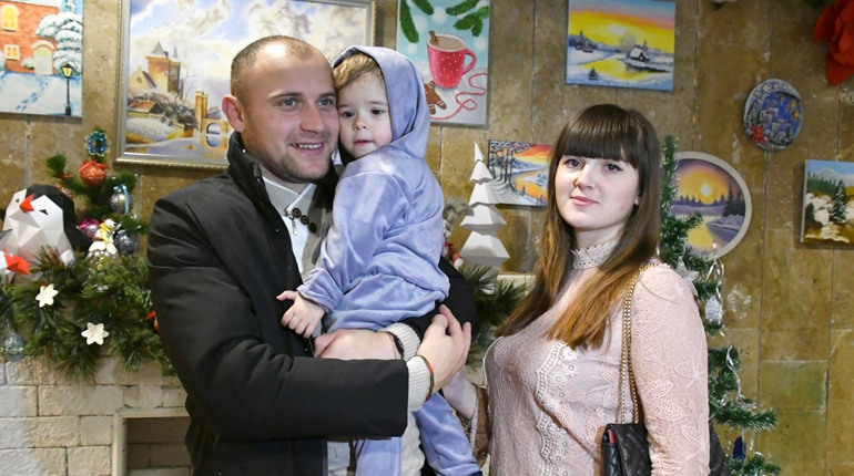 У Вараші відбувся благодійний фестиваль – зібрані кошти передали для дворічної дівчинки