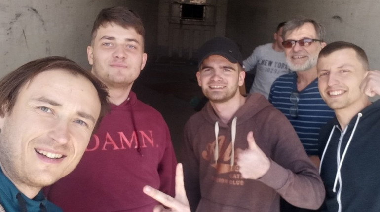 «А давай-но зранку розвантажимо 5 тонн гуманітарки»: як я знайшов, чим зайняти голову і руки