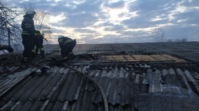 У Сватовому горіло складське приміщення магазину «У Сан Саныча»