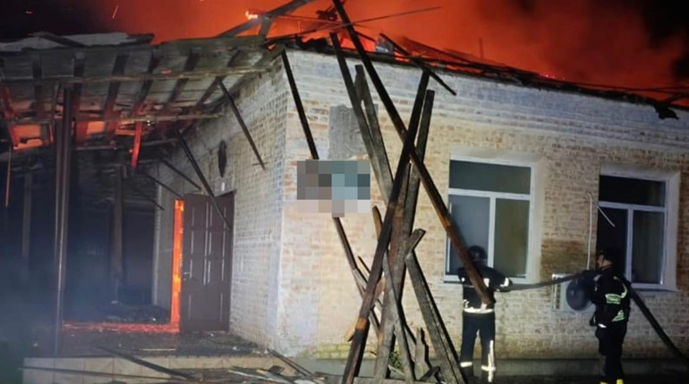 У Ніжинському районі ворожий дрон зруйнував адмінбудівлю лісгоспу та поранив цивільного