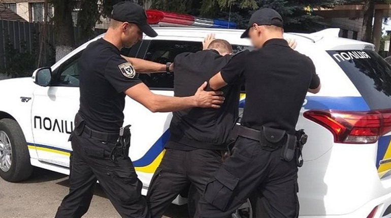 У Глухові суд виніс вирок чоловікові, який вдарив поліцейського