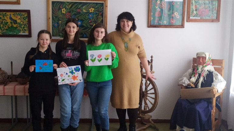 У пам’ять про художницю Марію Буряк у Ковалині відкрили виставку її робіт